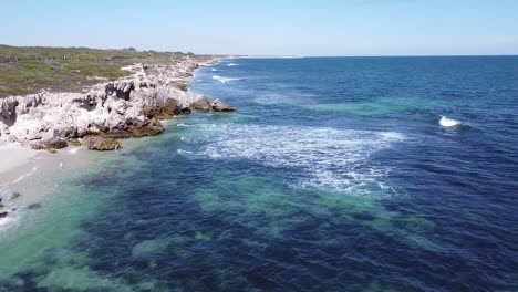 océano índico azul frente a las costas de australia