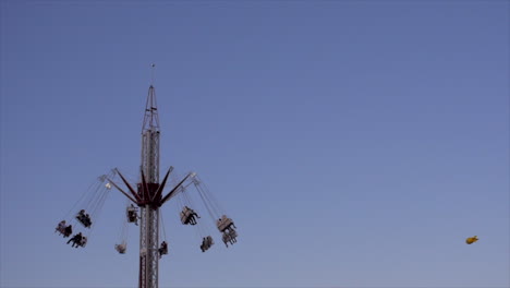 Gliding-carnival-Ride,-spinning-state-fair-amusement