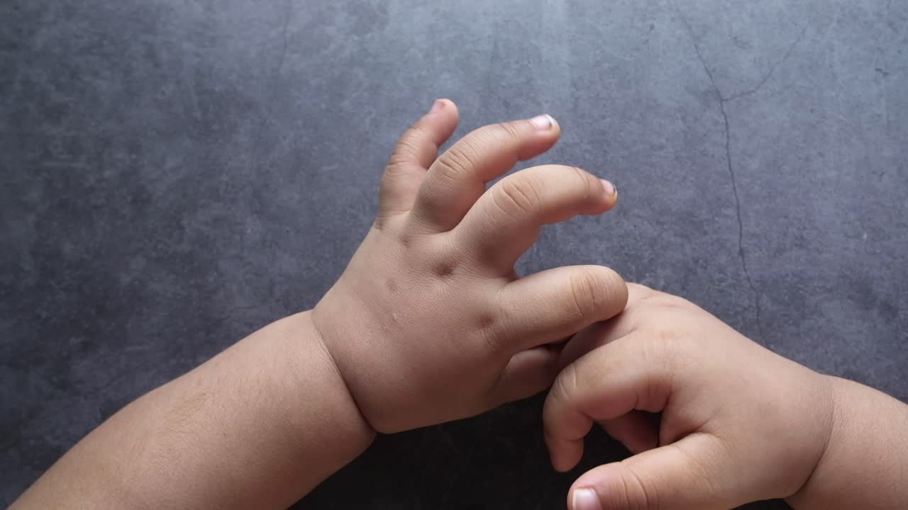 아기 손의 클로즈업