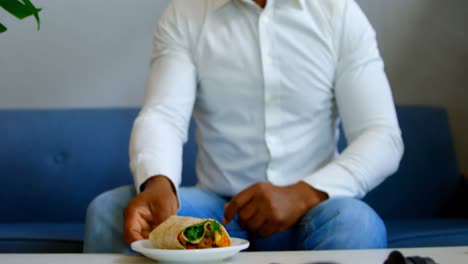 businessman having food in the office 4k