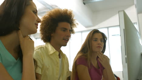 students having a meeting together