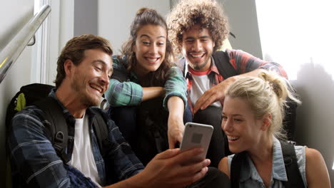 Man-showing-mobile-phone-to-his-friends