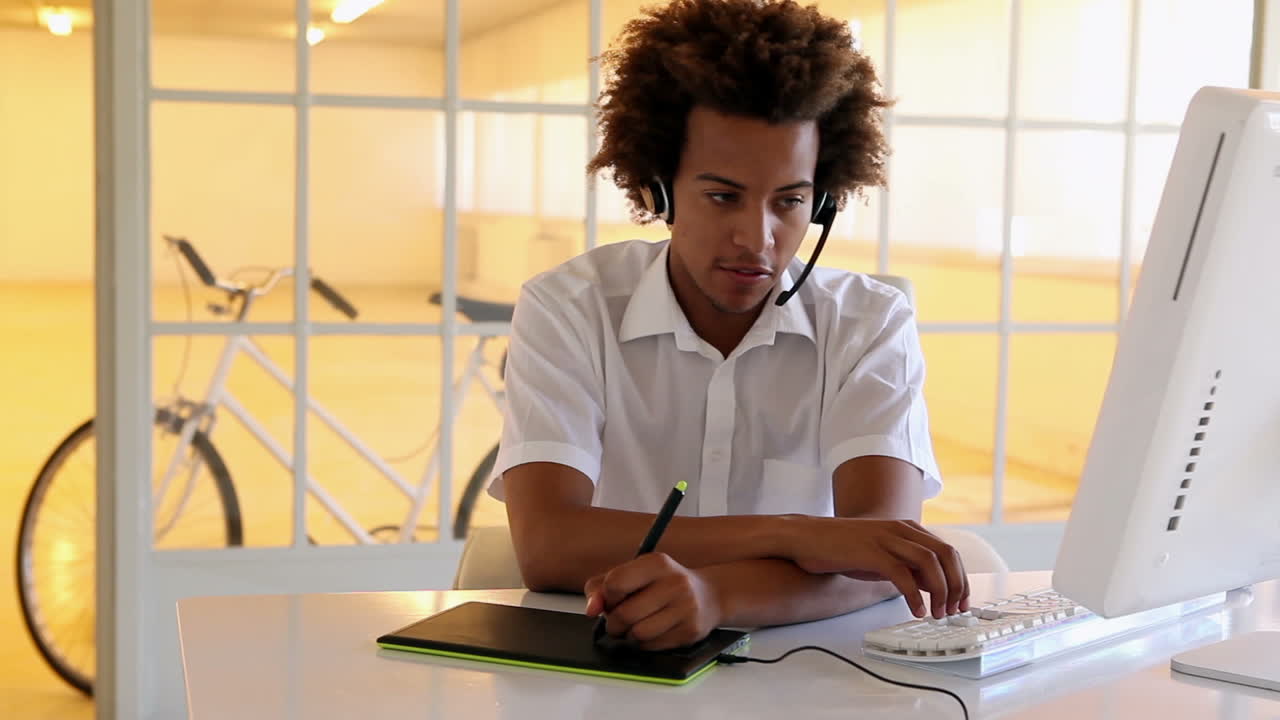 Call center worker using digitizer