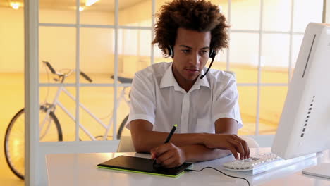 call center worker using digitizer