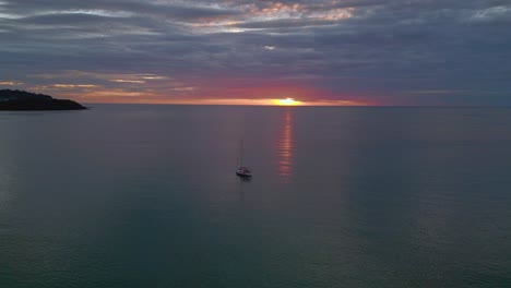 Wolkenbildung-Am-Himmel-über-Der-Insel