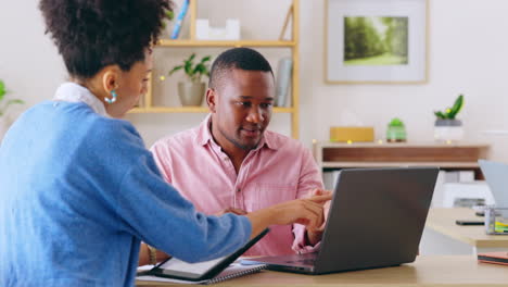 gente de negocios, tablets y computadoras portátiles trabajo en equipo