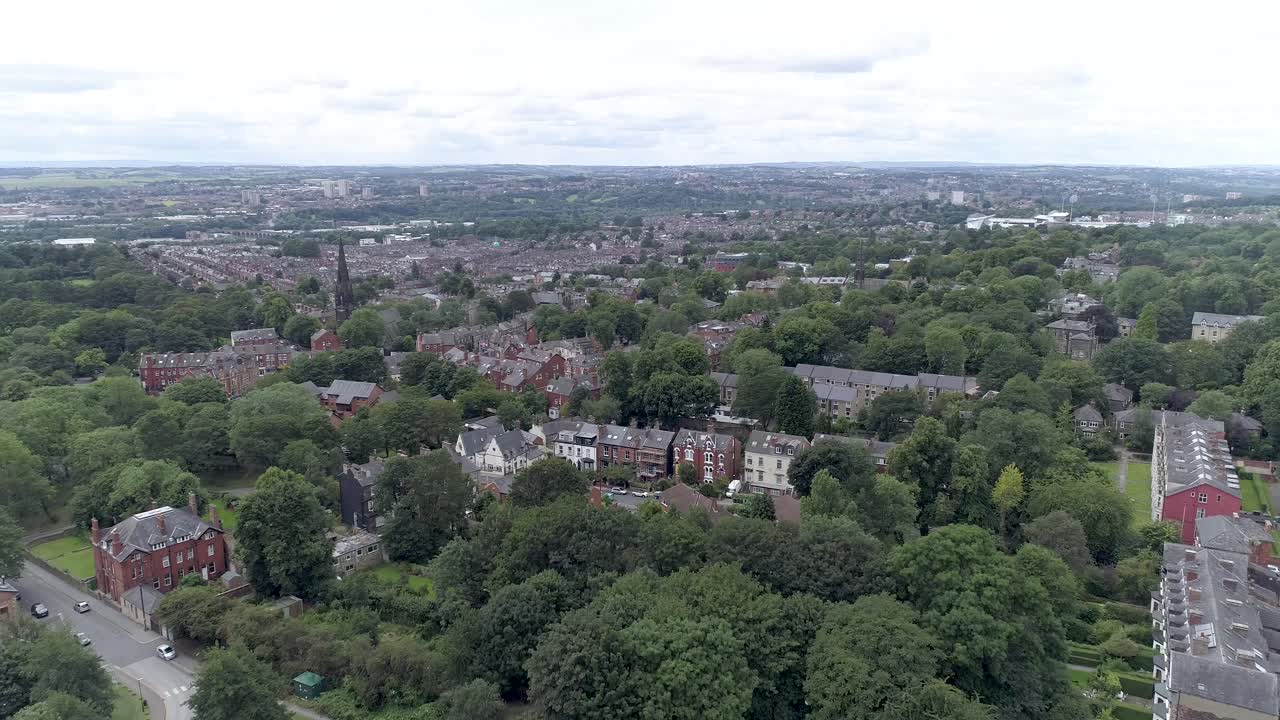 empuje aéreo sobre los suburbios de leeds en inglaterra