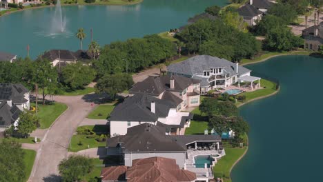 Aerial-of-affluent-homes-in-Houston