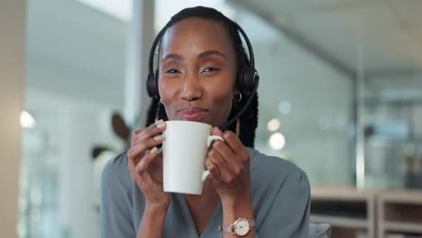 Happy-black-woman-on-coffee-break-at-desk-in-call