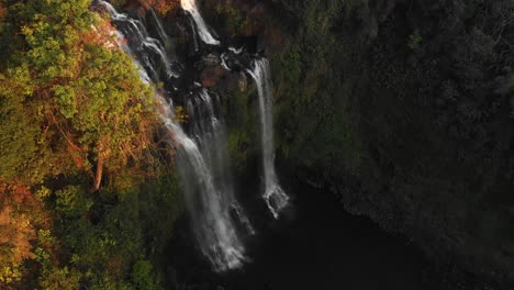 Vista-De-Arriba-Hacia-Abajo-De-La-Meseta-De-Bolaven-De-La-Cascada-Tad-Gneuang,-Laos