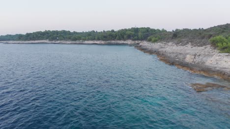 Wide-shot-of-a-rocky-cliff-in-Croatia-at-Cape-Kamenjak