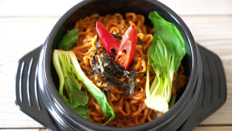 korean instant noodles with vegetable and kimchi