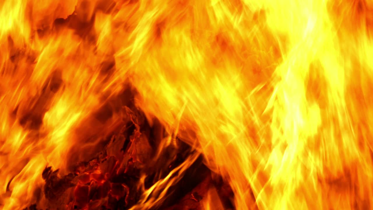 detalle de una hoguera.