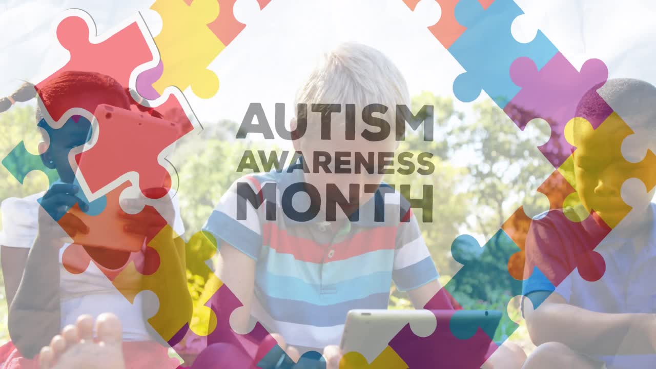 다채로운 퍼즐 조각과 자폐증 텍스트의 애니메이션 어린이 친구들이 전자 장치를 사용합니다.