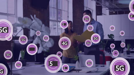 Animation-Eines-Netzwerks-Aus-5G-Texten-Und--Symbolen-über-Verschiedenen-Geschäftsleuten-Im-Büro