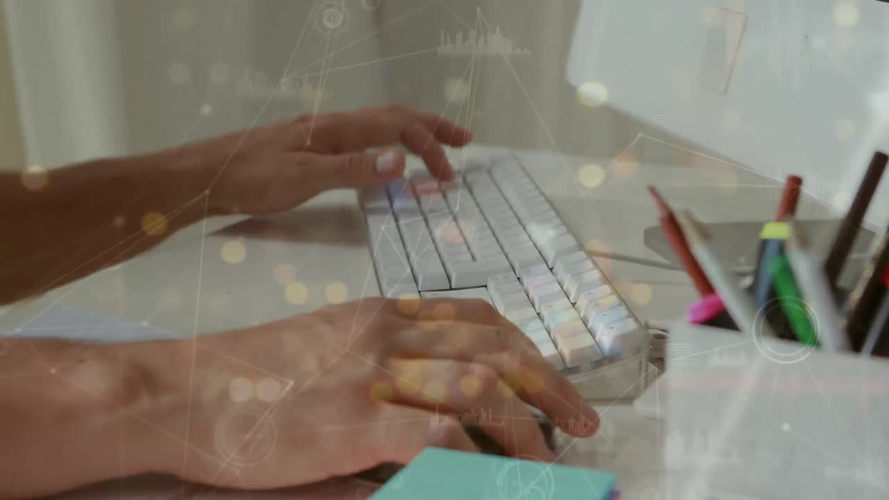 animación de procesamiento de datos sobre hombre caucásico usando computadora