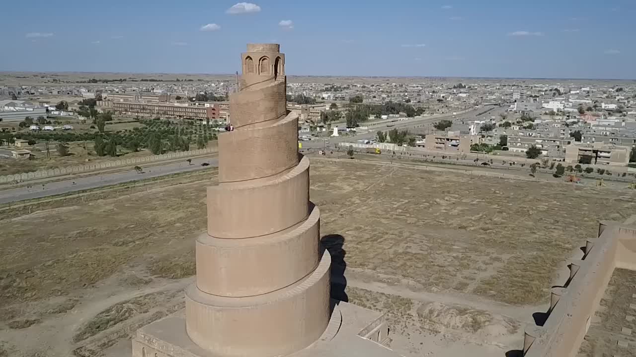 imágenes aéreas de la mezquita de malwiya en samarra iraq minarete minarete
