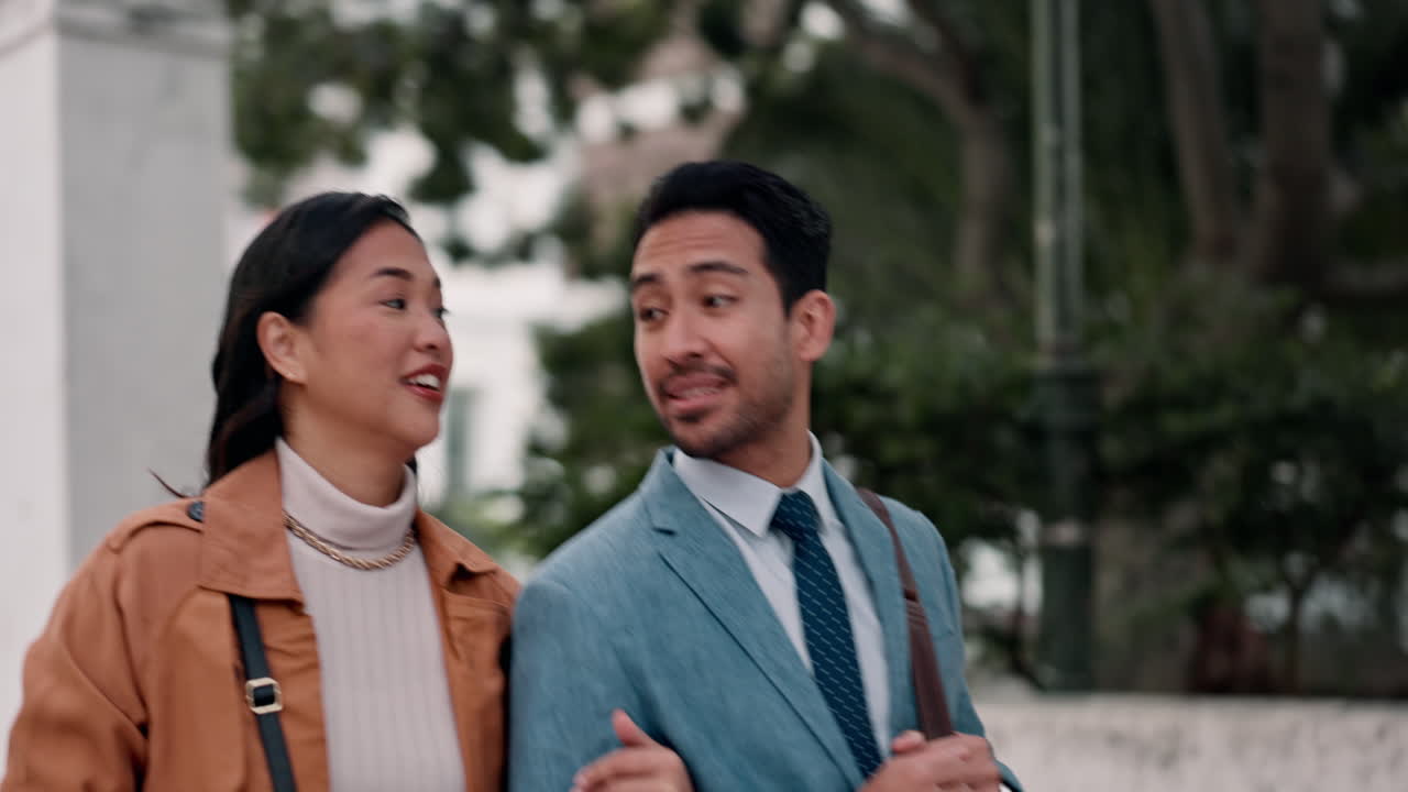 친구 몇 명, 사업