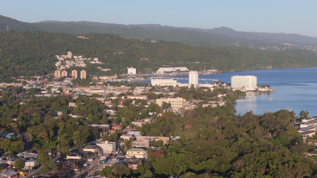 아침에 오초 리오스 자메이카의 조감도