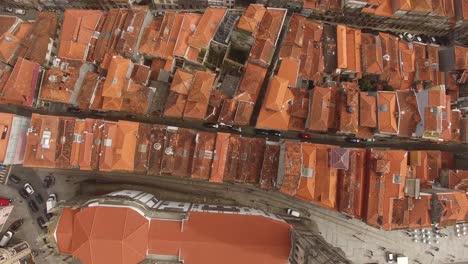 Top-View-of-Torre-Dos-Clerigos-Tower-and-Old-Buildings-in-Porto,-Porto