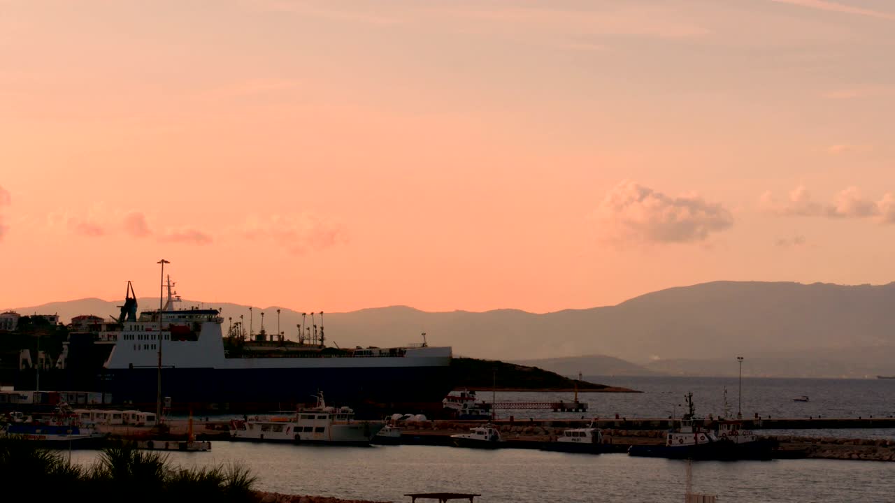 터키의 세세메 성에서 볼 수 있는 도시 풍경