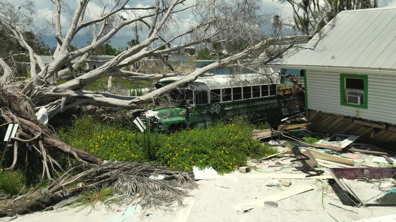 8개월 후 포트 마이어스 해변의 황폐화의 항공사진