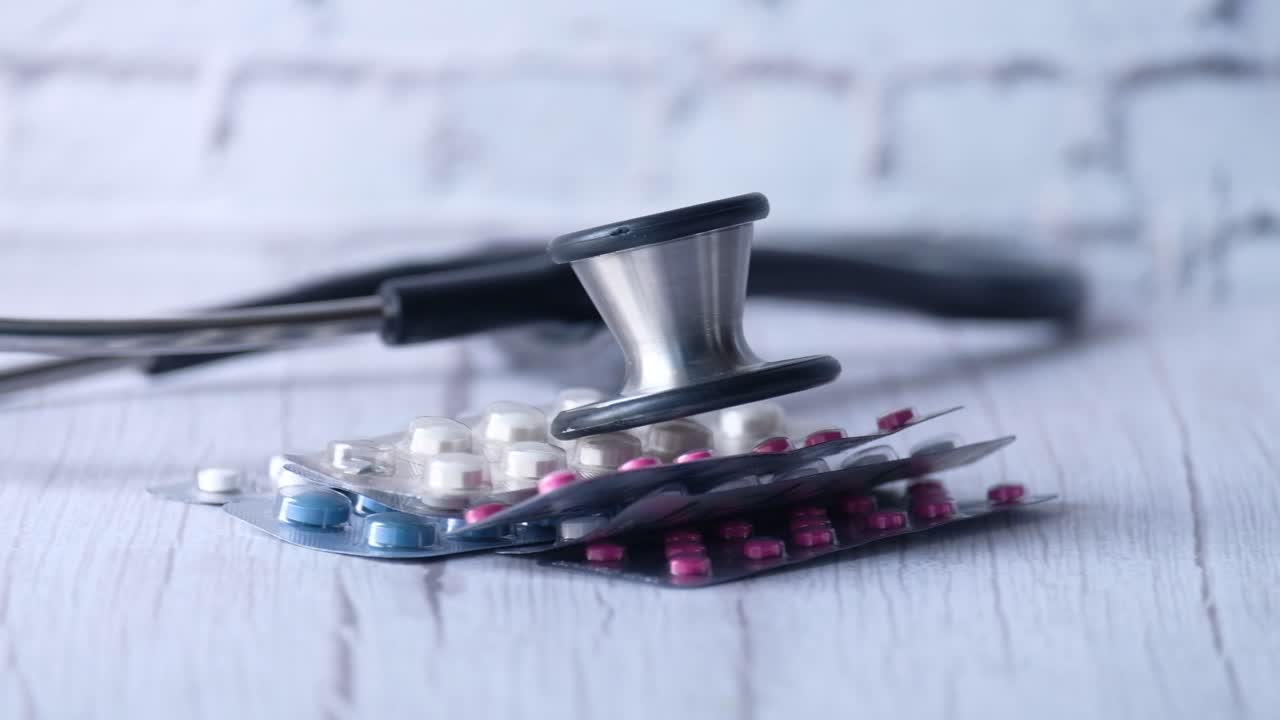 Stetoscopio e medicinali