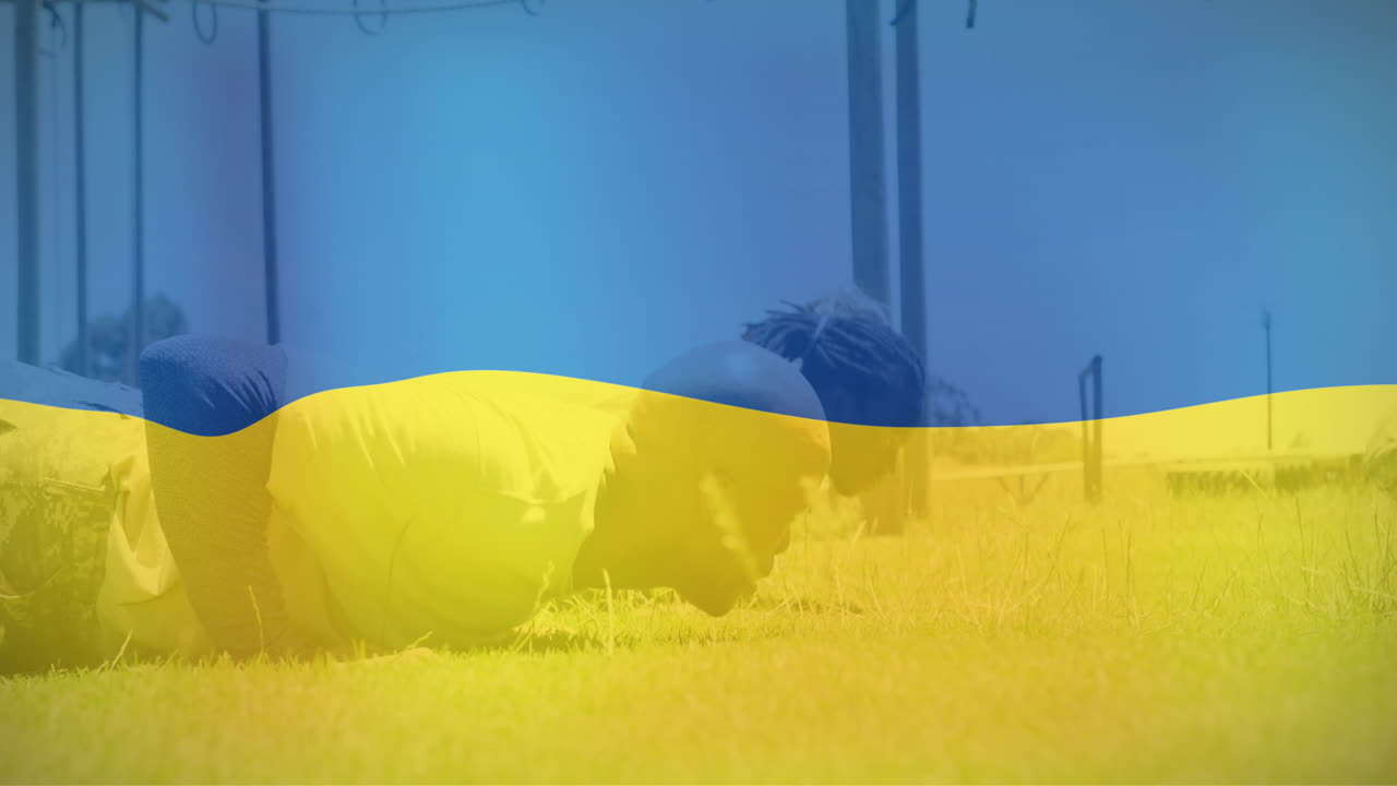 우크라이나의  ⁇ 발 위에서 훈련하는 동안 다양한 군인들의 애니메이션