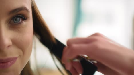 Handheld-view-of-beautiful-woman-at-the-hairdresser