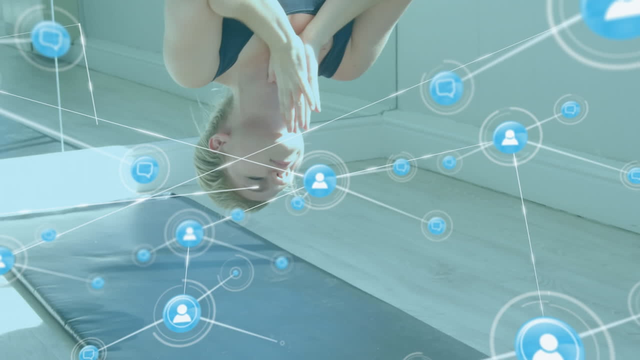 카우카스 여성이  ⁇ 어있는 아이콘과 연결 네트워크의 애니메이션