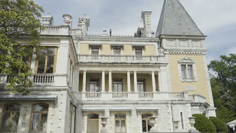 elegante fachada de la mansión europea