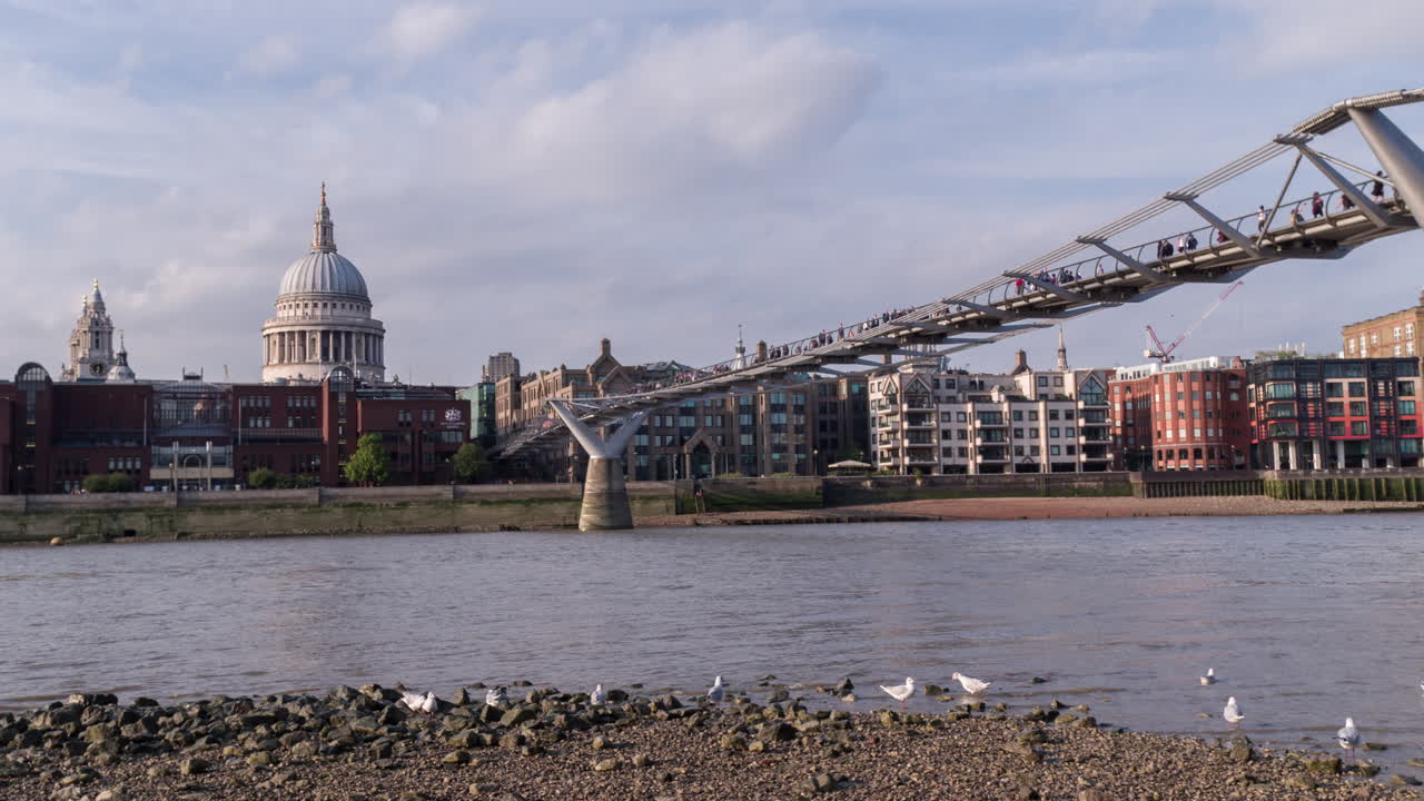 밀레니엄 브리지 dji 4k 02