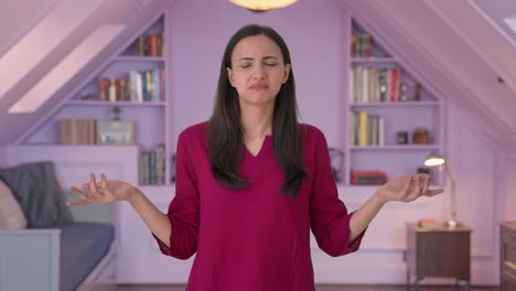 una chica india confundida preguntando qué pregunta