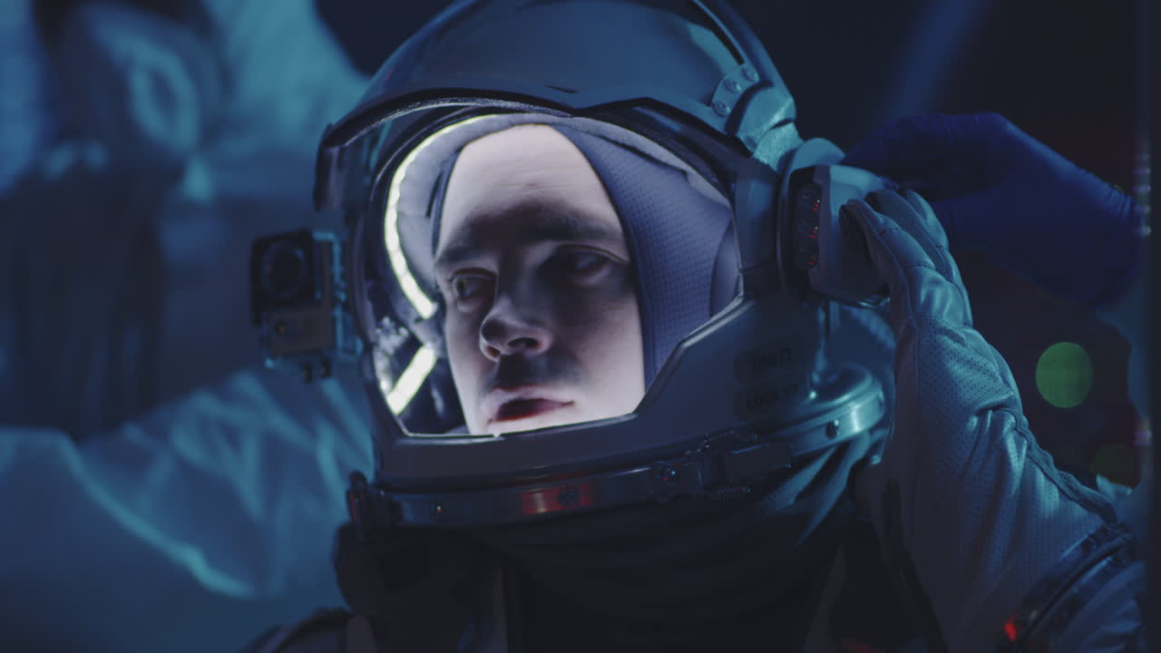 astronauta en traje espacial