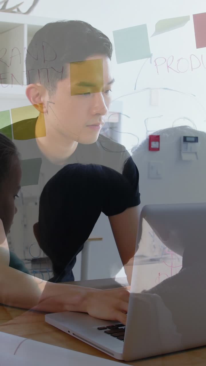 animación de un hombre asiático usando una computadora portátil sobre escolares