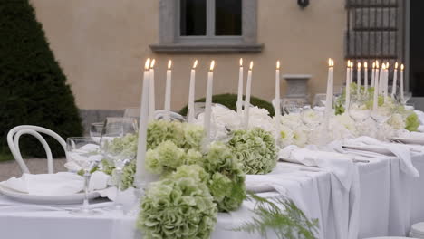 elegante recepción de bodas al aire libre