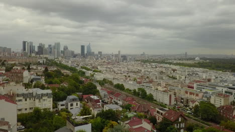 Drohnenaufnahme-Von-Surenes,-Frankreich