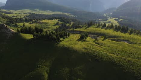 Hermosa-Luz-De-La-Tarde-Sobre-El-Paisaje-Alpino