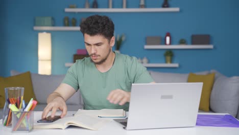 estudiante masculino con concentración.