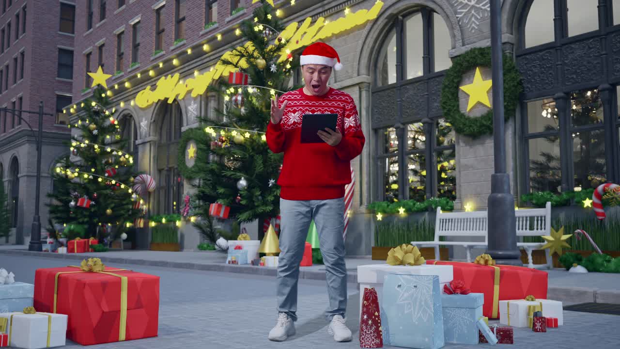 cuerpo lleno de hombre asiático en traje de papá noel diciendo wow y sonriendo mientras usa la tableta en la noche de navidad