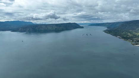 Distant-fishing-farm-on-Lake-Toba,-located-in-North-Sumatra,-Indonesia