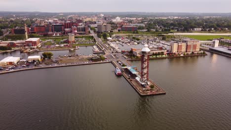 Drohnenaufnahme-Der-Bucht-Von-Erie,-Pennsylvania