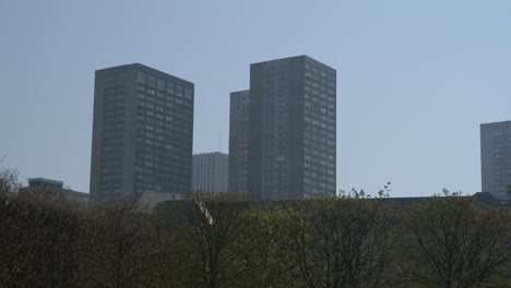 Tagesansicht-Von-Mehrfamilienhäusern-In-Paris,-Frankreich