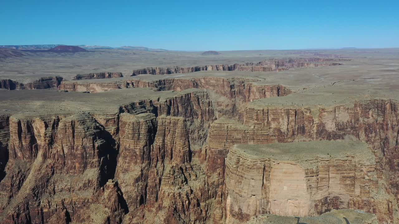 красные скалы в окрестностях штата юта - съемка с беспилотного летательного аппарата