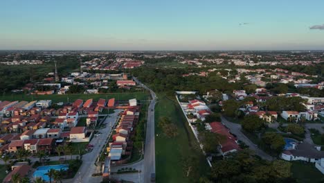 Encanto-Rústico:-Vista-Aérea-De-La-Vida-En-El-Campo