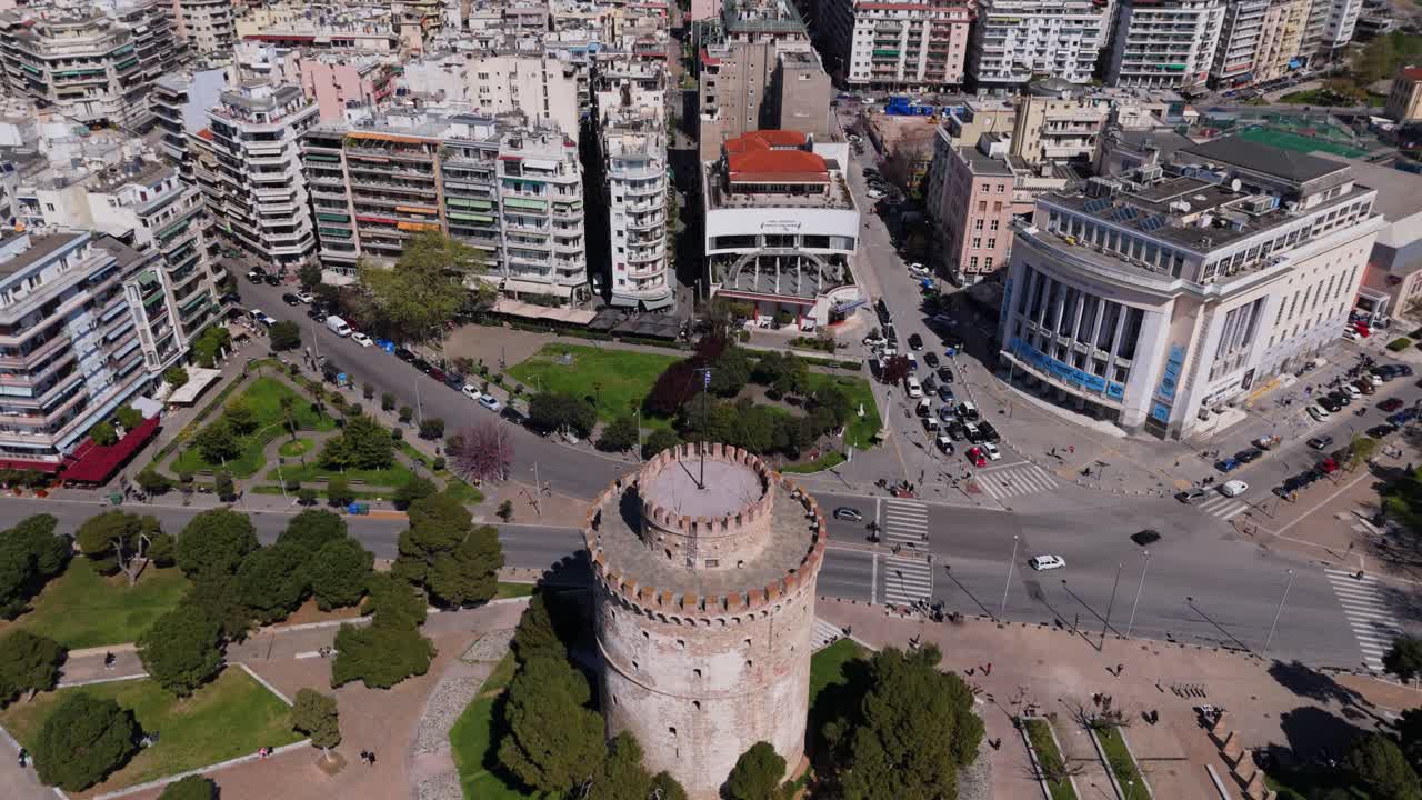 una vista aérea de la torre blanca en tesalónica, grecia