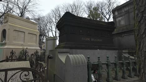 Tumba-De-Eugene-Delacroix-En-El-Cementerio-Pere-Lachaise-De-París