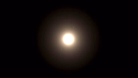 aislamiento realista del destello de la lente de luz naranja sobre fondo negro.