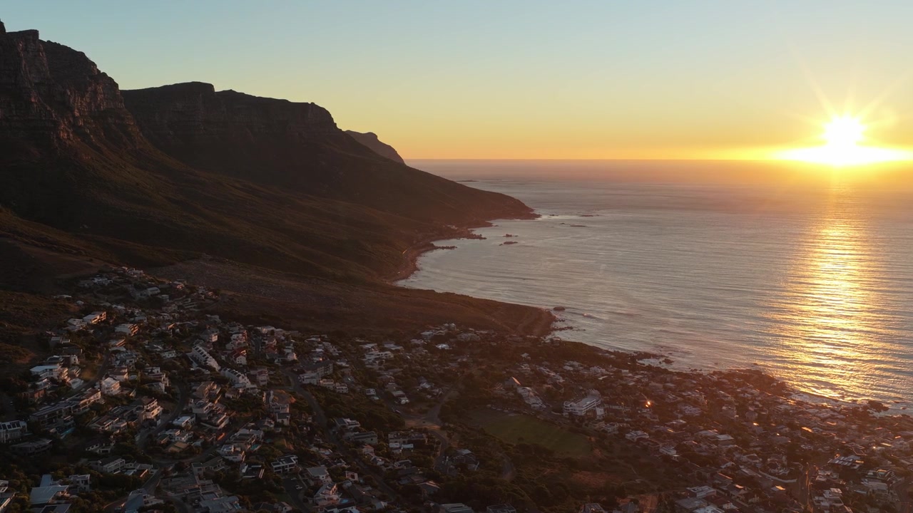Città del Capo Camps Bay Tramonto Oceano Drone Ampio.
