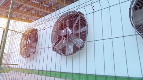 ventilación de aire acondicionado de metal. hvac. refrigeración comercial hvac acondicionador de aire condensador unidades de ventilador conjunto de baterías control de clima y temperatura de refrigeración sistema de acondicionamiento